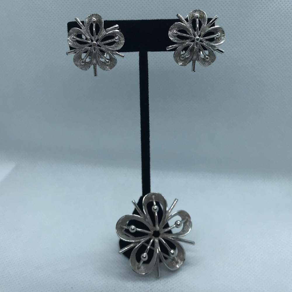 Vintage Silvertone Brooch & Earrings Flower Set